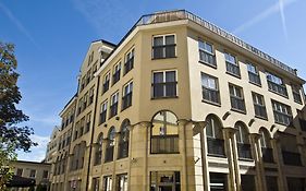 Mamaison Residence Diana